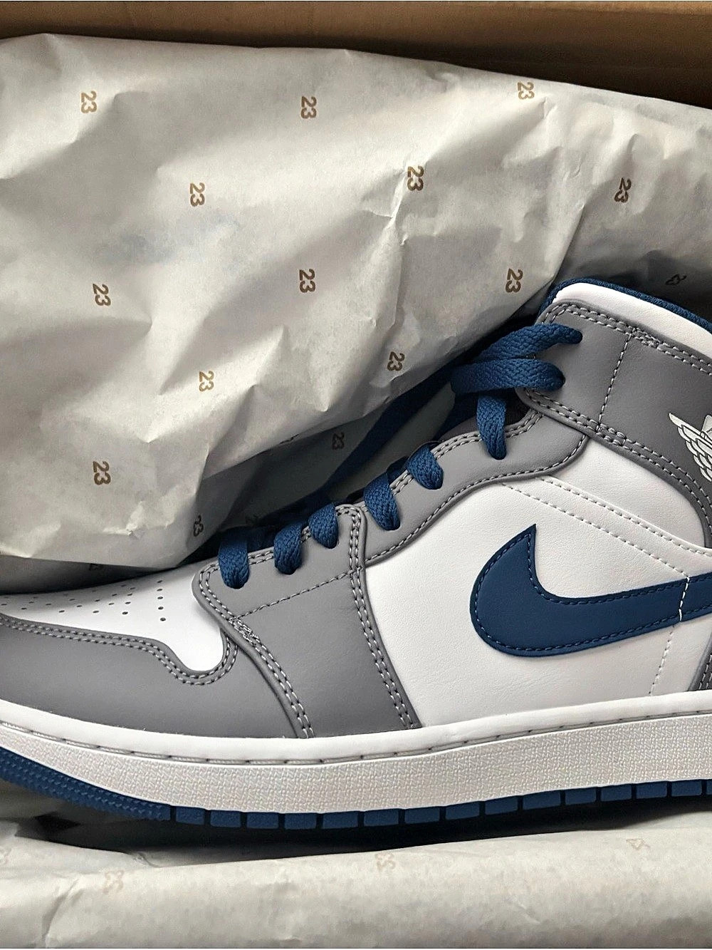 Jordan Air Jordan 1 Mid Sneakers White & Gray US 12 NWT
